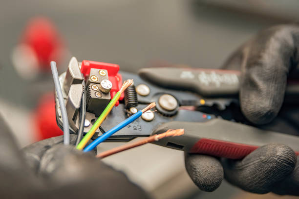 Best Licensed Electrician  in Loogootee, IN